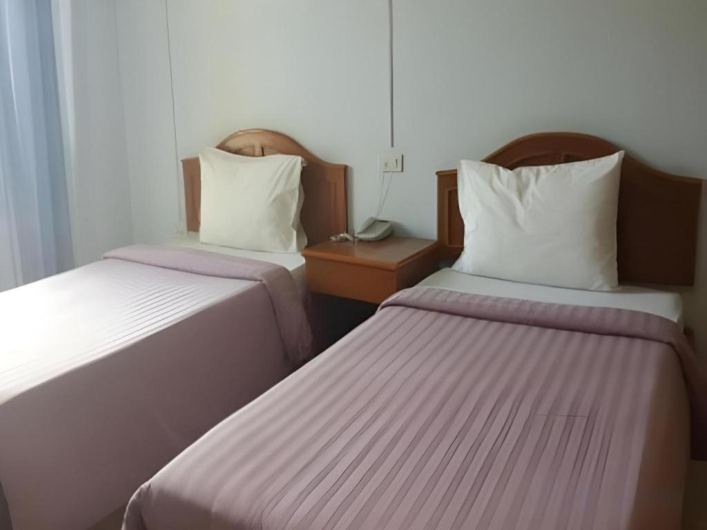 Ritzy House Hotel Chumphon Exterior photo