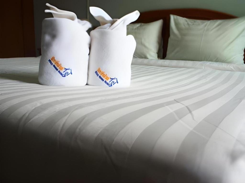Ritzy House Hotel Chumphon Exterior photo