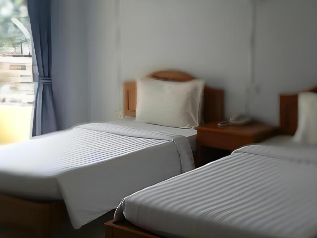 Ritzy House Hotel Chumphon Exterior photo