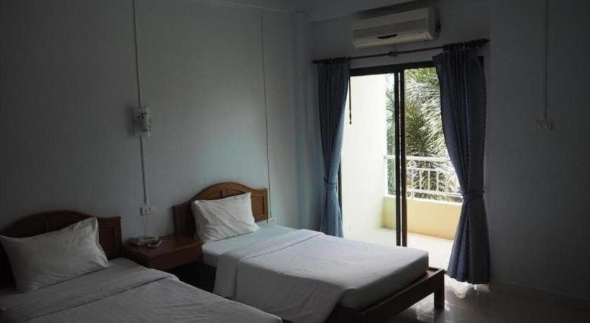 Ritzy House Hotel Chumphon Exterior photo