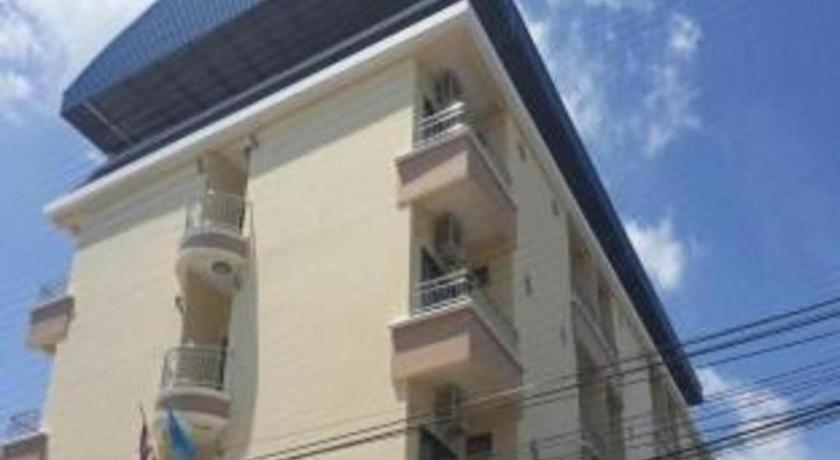 Ritzy House Hotel Chumphon Exterior photo
