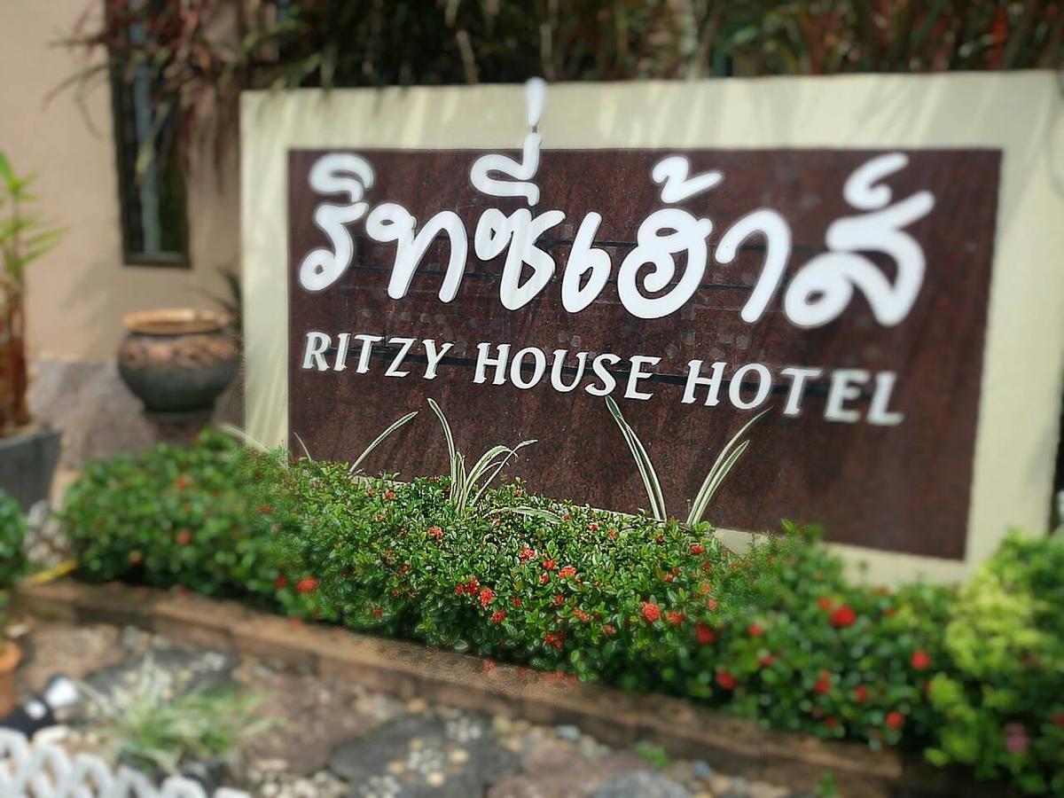 Ritzy House Hotel Chumphon Exterior photo