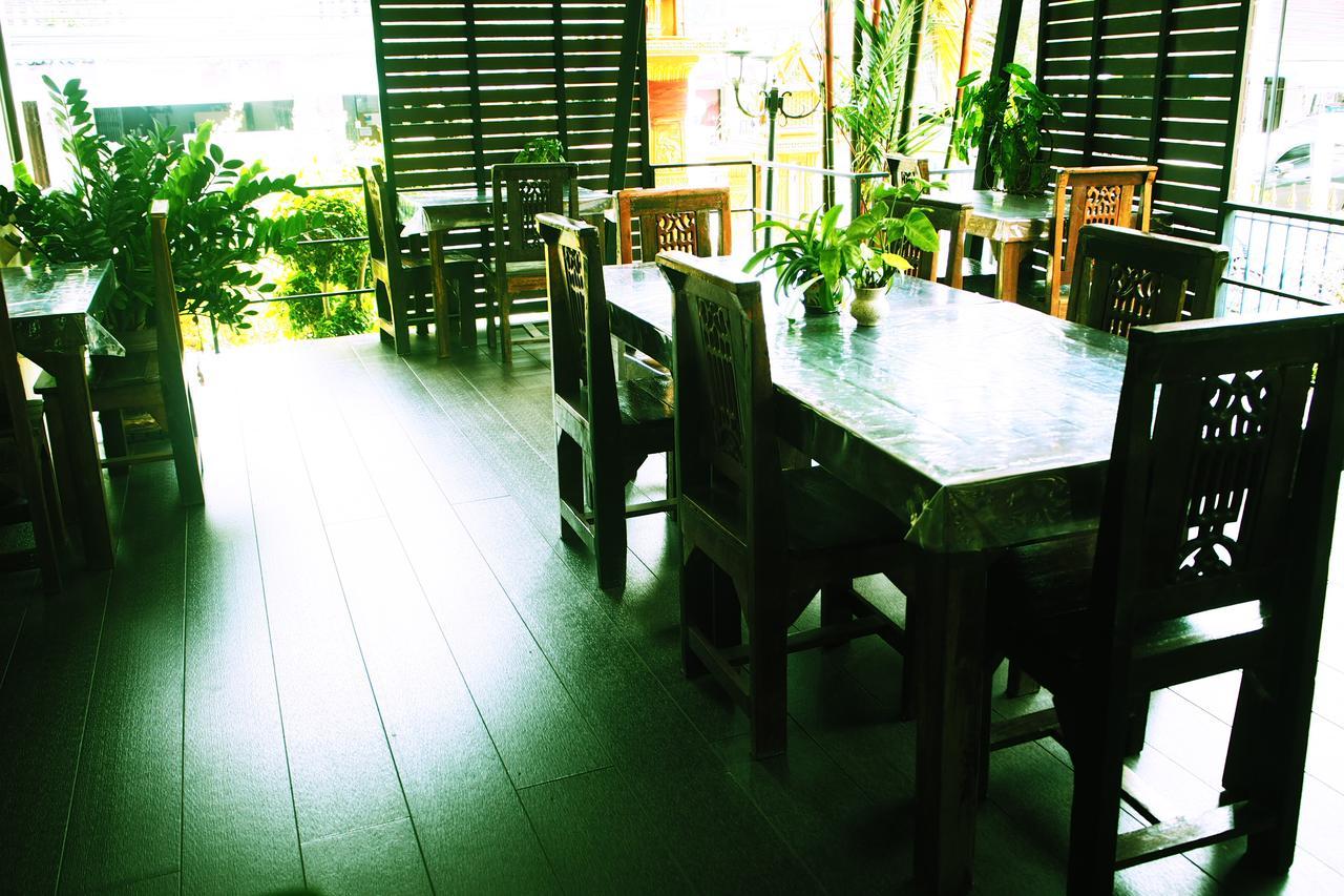 Ritzy House Hotel Chumphon Exterior photo
